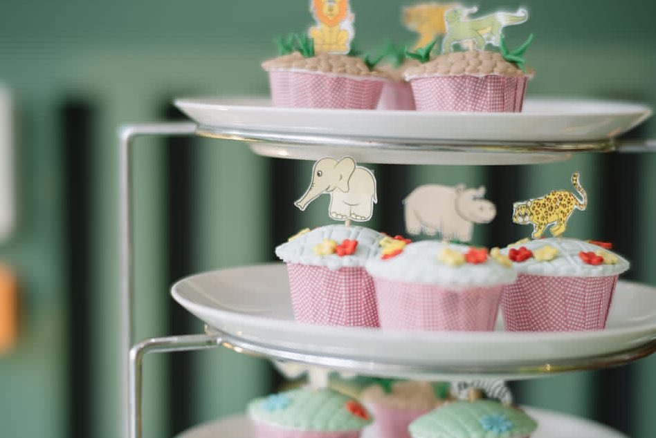 11 Detail kue ultah anak Dinda Hauw, kental nuansa kebun binatang