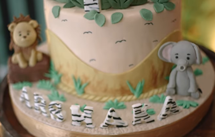 11 Detail kue ultah anak Dinda Hauw, kental nuansa kebun binatang