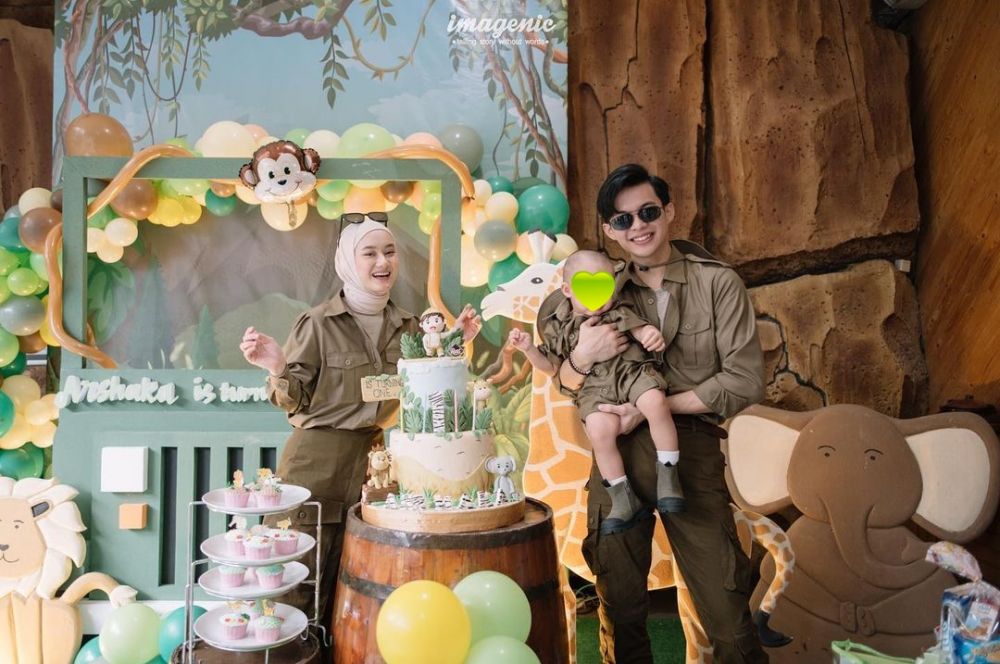 11 Detail kue ultah anak Dinda Hauw, kental nuansa kebun binatang