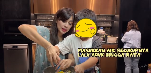 11 Langkah Nisya Ahmad bikin nasi liwet pakai rice cooker, antiribet