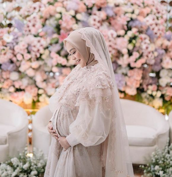 10 Pola makan Ria Ricis saat hamil, bantu atasi anemia