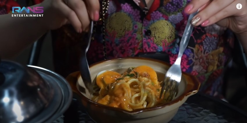 10 Menu mukbang sederhana Nagita Slavina, serba makanan kaki lima