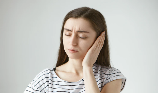 Arti telinga berdenging © 2022 berbagai sumber