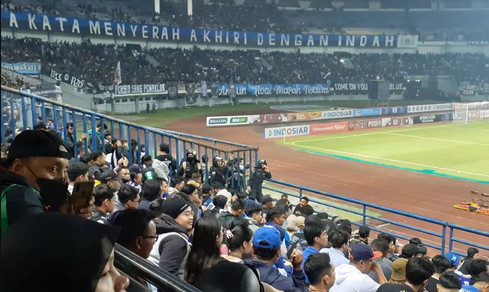 spanduk suporter istimewa