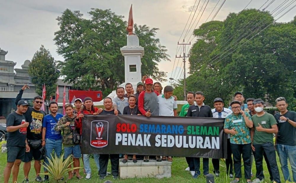 spanduk suporter istimewa