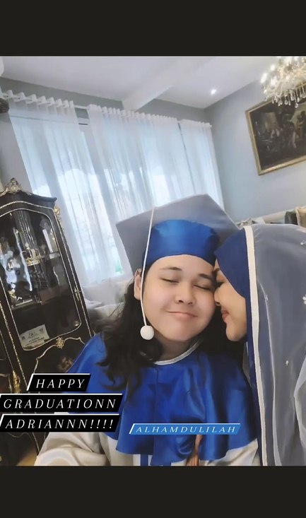 Paramitha Rusady dampingi wisuda anak © Instagram/@paramitha118real