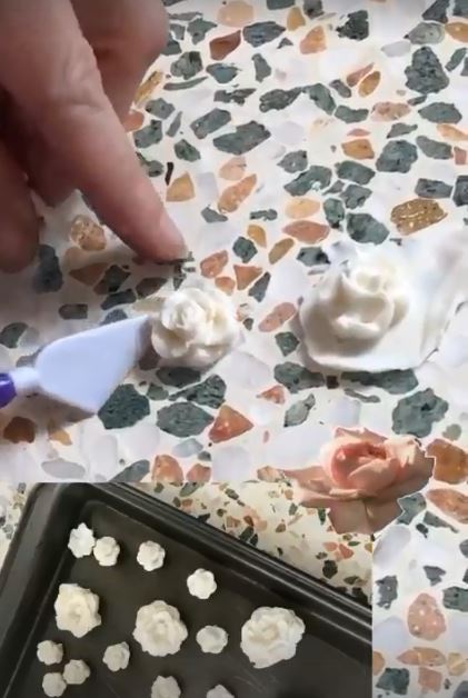 10 Alat baking Mieke Amalia, bikin kue makin cantik dan mudah dihias