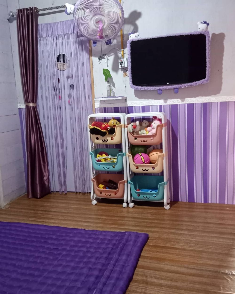 rumah ungu tepi sungai © berbagai sumber