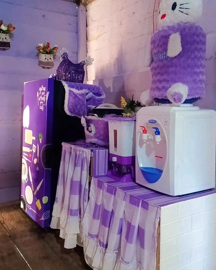 rumah ungu tepi sungai © berbagai sumber