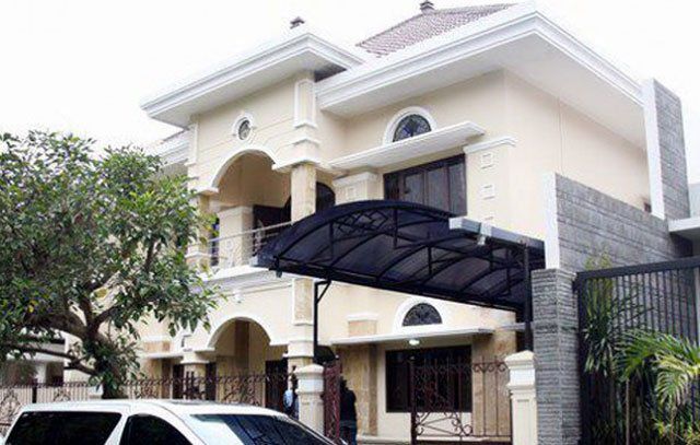 Potret rumah penyanyi pria di kampung © berbagai sumber