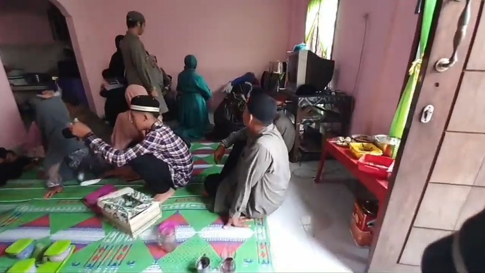 Potret rumah penyanyi pria di kampung © berbagai sumber
