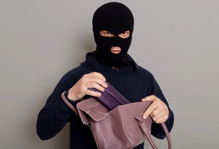 Arti mimpi mencuri © 2022 berbagai sumber