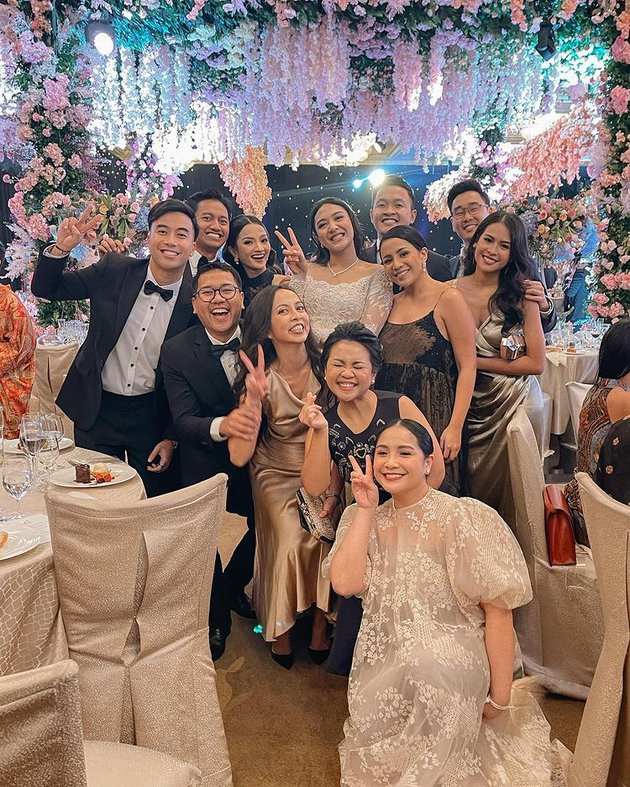 gaya seleb di resepsi putri tanjung © instagram