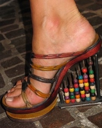 gabungin sepatu jadi nyeleneh pol © berbagai sumber gabungin sepatu jadi nyeleneh pol © berbagai sumber