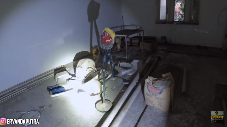 potret rumah lawas syahrini yang terbengkalai © YouTube potret rumah lawas syahrini yang terbengkalai © YouTube