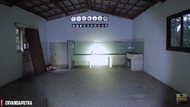 potret rumah lawas syahrini yang terbengkalai © YouTube potret rumah lawas syahrini yang terbengkalai © YouTube