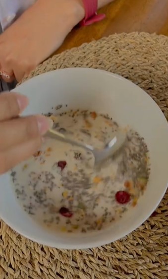 11 Pola makan Donna Agnesia, sehat dan minim kerutan di usia 43 tahun