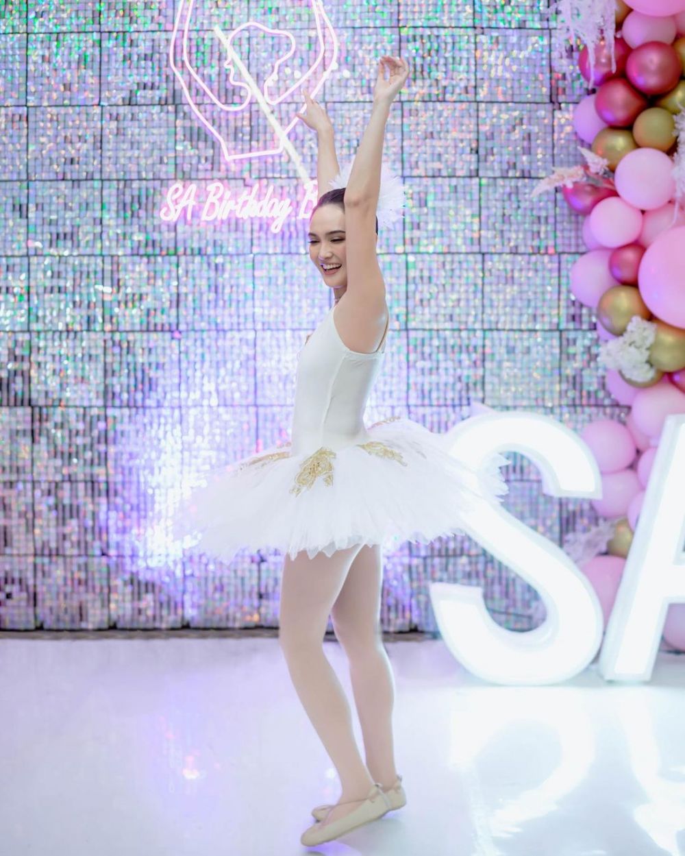 11 Potret kejutan ultah Shandy Aulia ke-35, cantik bak ballerina