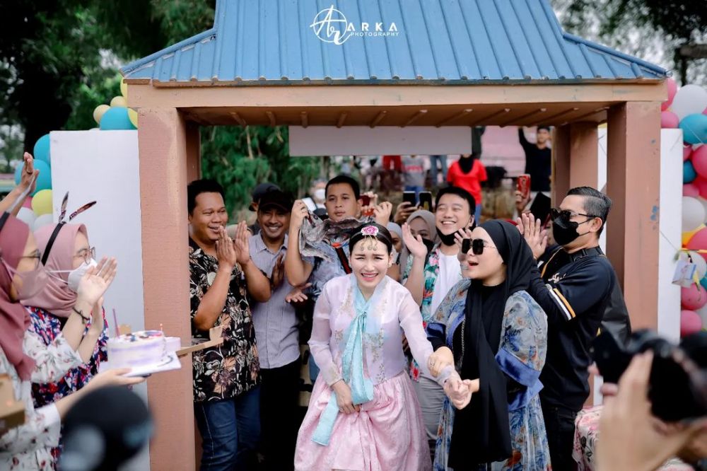 pesta kejutan ultah Ayu Ting Ting © berbagai sumber pesta kejutan ultah Ayu Ting Ting © berbagai sumber