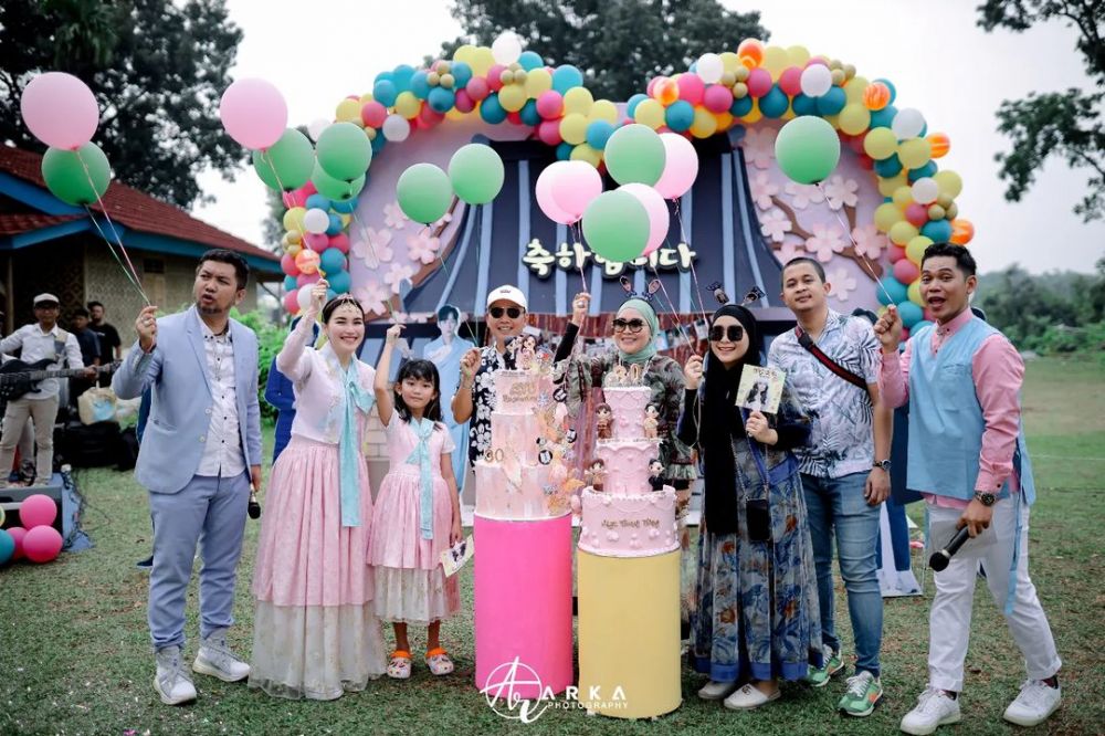 pesta kejutan ultah Ayu Ting Ting © berbagai sumber pesta kejutan ultah Ayu Ting Ting © berbagai sumber