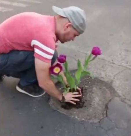 perbaikan jalan tapi malah lucu abis © berbagai sumber