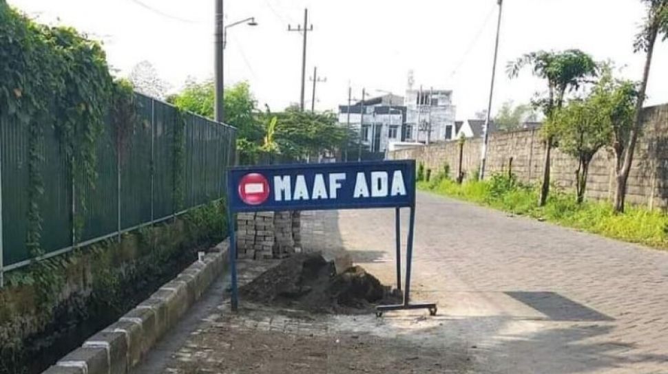 perbaikan jalan tapi malah lucu abis © berbagai sumber