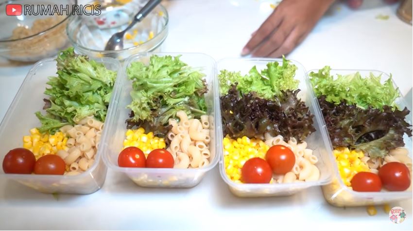 Kreasi salad sayur ala 11 seleb, cocok jadi inspirasi menu sehat