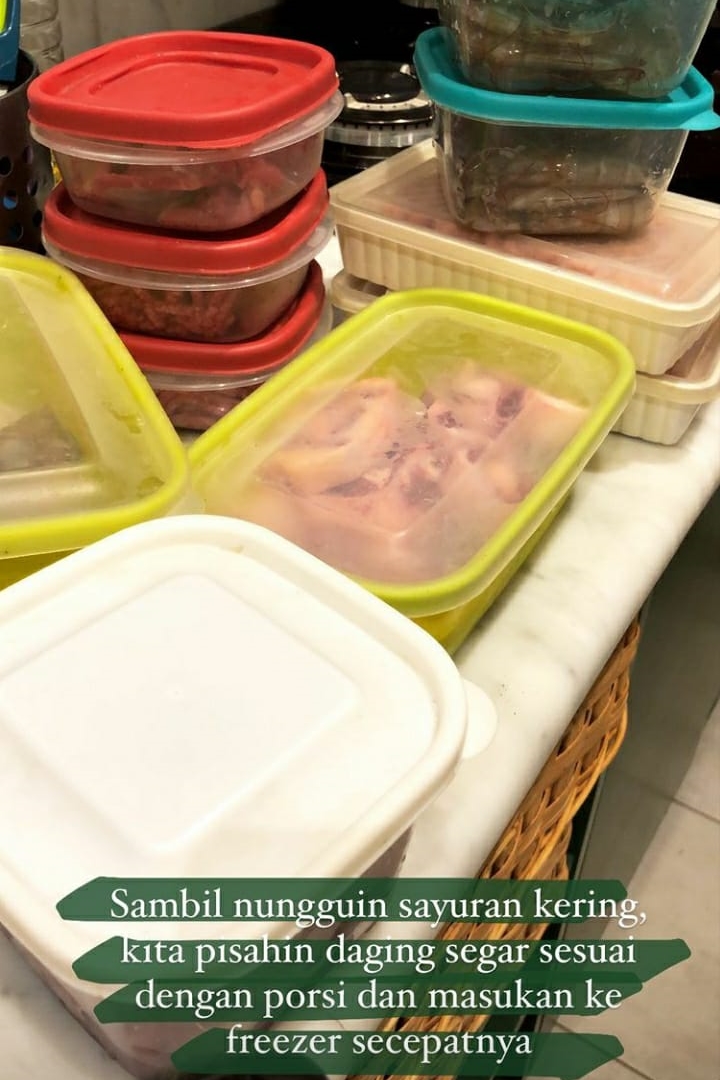 13 Cara Enno Lerian simpan bahan makanan buat seminggu, tinggal masak