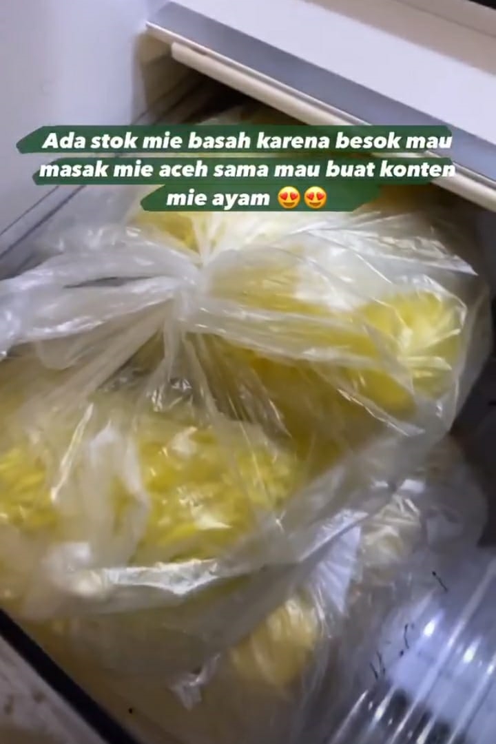 13 Cara Enno Lerian simpan bahan makanan buat seminggu, tinggal masak