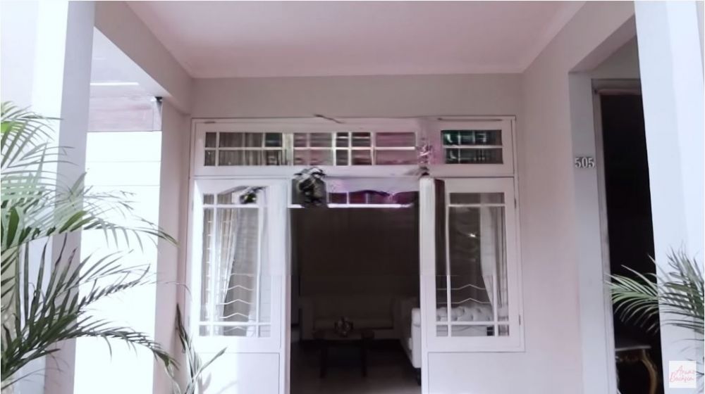 penampakan rumah sementara arumi bachsin © YouTube