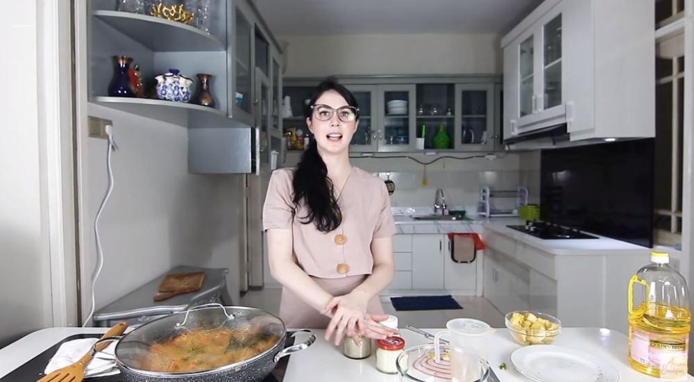 penampakan rumah sementara arumi bachsin © YouTube