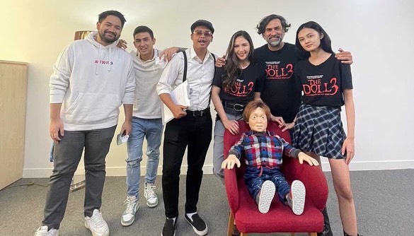 Dustin Tiffani Dari berbagai sumber Dustin Tiffani Dari berbagai sumber