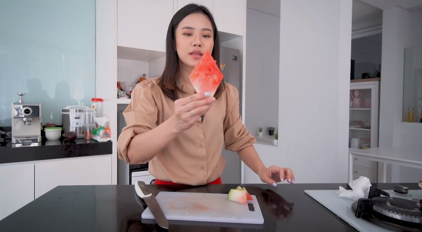 10 Cara kupas buah ala Jessica Jane, lebih simpel dan cepat