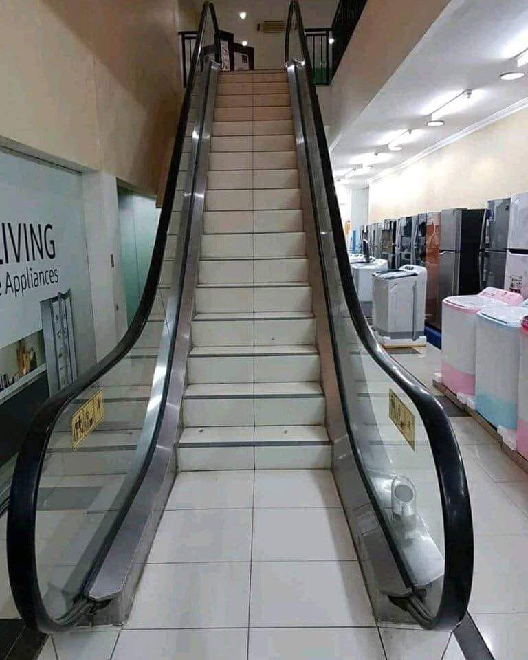 bangunan 'nggak guna' di tempat umum  © berbagai sumber bangunan 'nggak guna' di tempat umum  © berbagai sumber