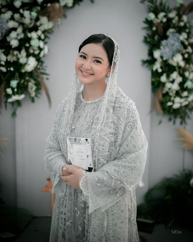 Adinda Azani dari lamaran hingga resepsi © Instagram/@dindazani