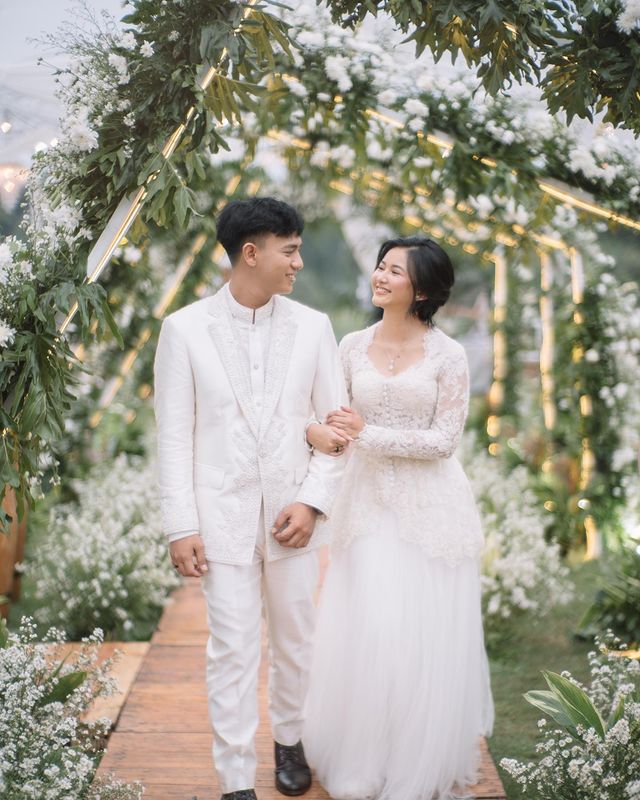 Adinda Azani dari lamaran hingga resepsi © Instagram/@dindazani