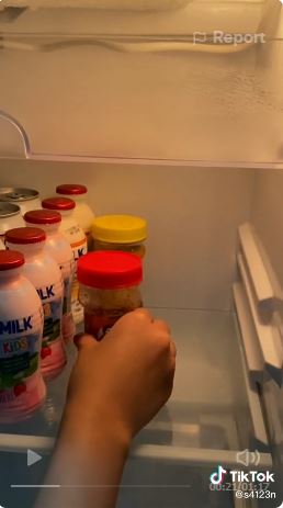6 Cara simpel menata kulkas ala anak kosan agar rapi bak minimarket