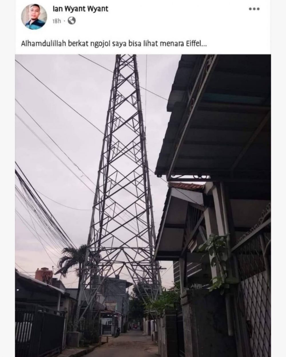 penampakan nyeleneh di tengah jalan raya © berbagai sumber