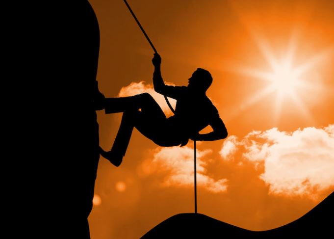 Arti mimpi memanjat pohon © 2022 berbagai sumber