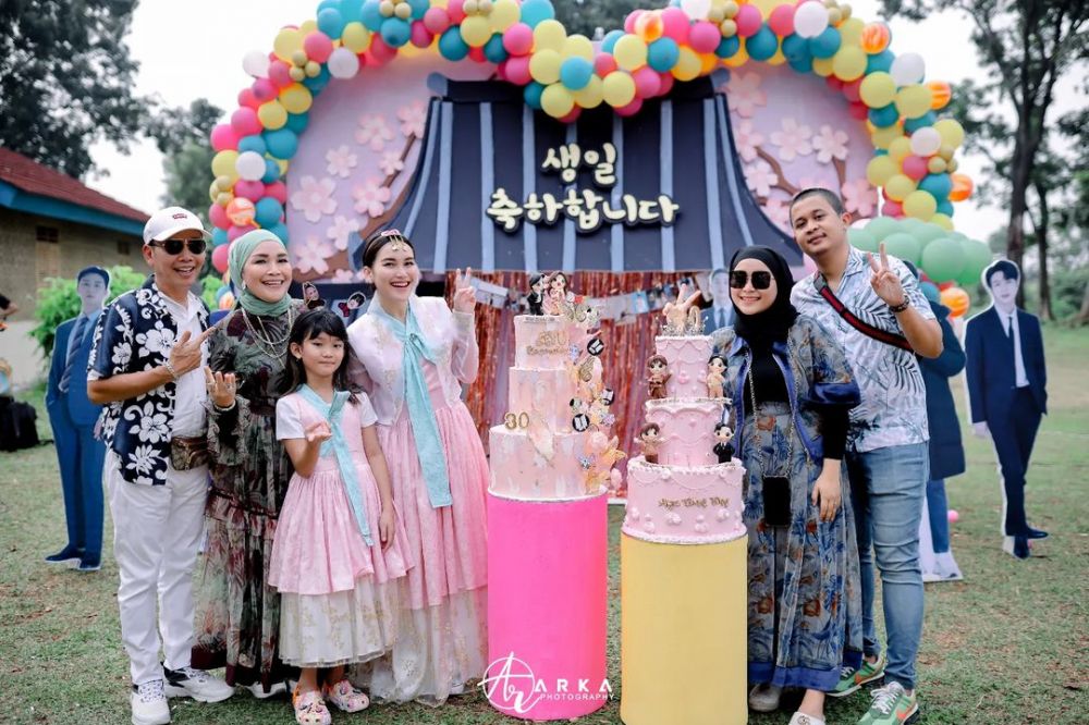 Momen ulang tahun pedangdut © berbagai sumber Momen ulang tahun pedangdut © berbagai sumber