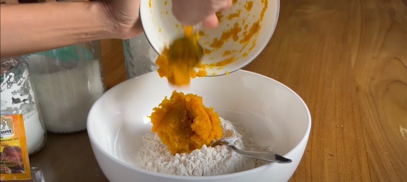 Resep mudah bikin donat labu ala Prada Kalaweit, empuk dan antigagal