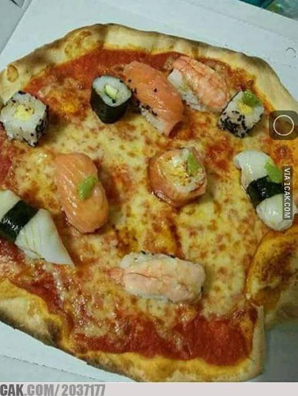 15 Penampakan pizza dengan topping nggak biasa, bikin geleng kepala