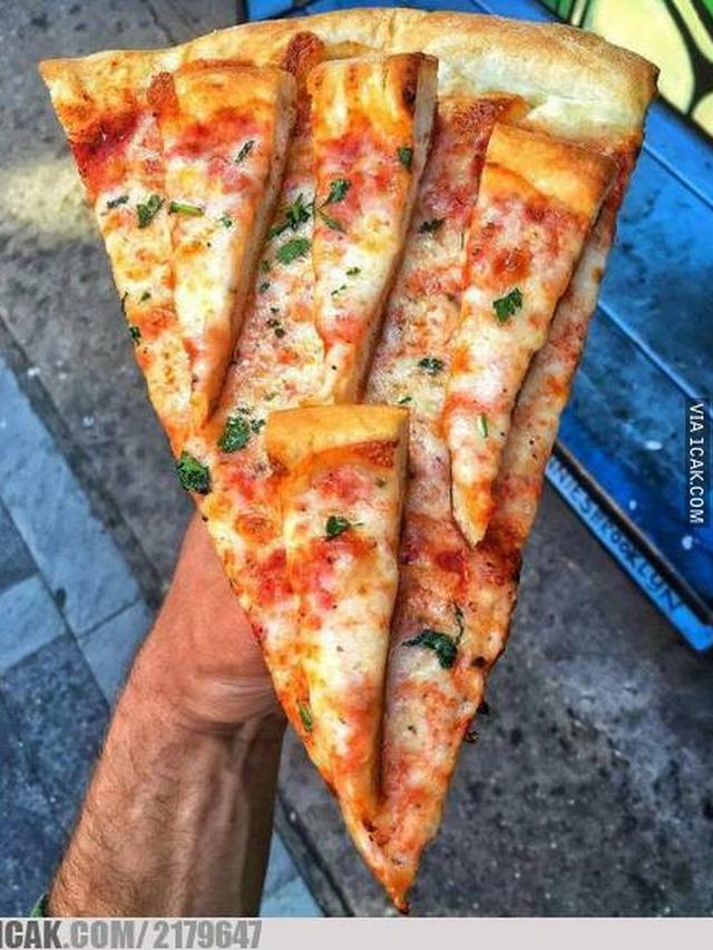 15 Penampakan pizza dengan topping nggak biasa, bikin geleng kepala