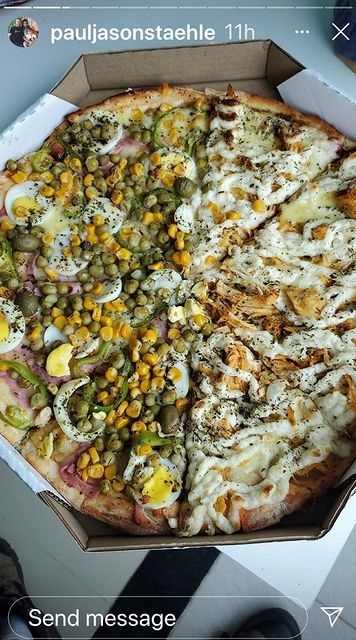 15 Penampakan pizza dengan topping nggak biasa, bikin geleng kepala
