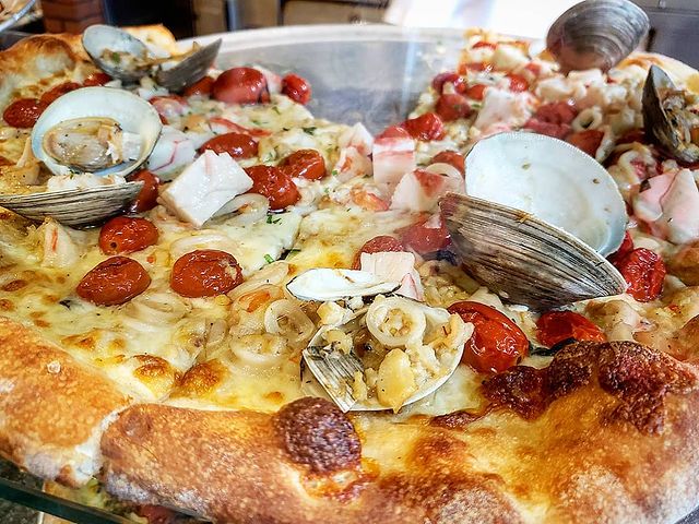 15 Penampakan pizza dengan topping nggak biasa, bikin geleng kepala