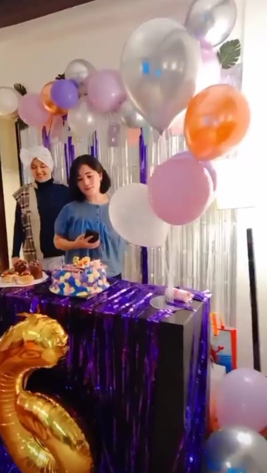 11 Momen Puput rayakan ulang tahun anak, tanpa dihadiri Doddy Sudrajat