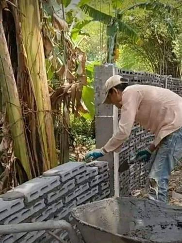 Potret kocak kuli bangunan bikin tembok Berbagai sumber