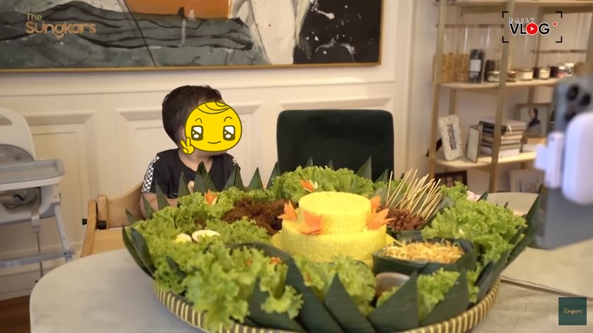 Lauk pendamping nasi tumpeng 11 seleb, plating Soimah simpel