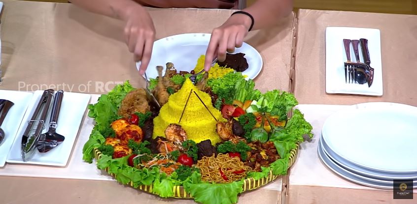 Lauk pendamping nasi tumpeng 11 seleb, plating Soimah simpel