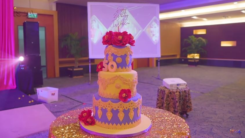 Potret kue ulang tahun 13 pedangdut, punya Ayu Ting Ting elegan